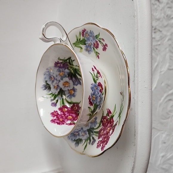 Vintage Royal Standard Princess Louise Teacup and Saucer - Picture 6 of 9